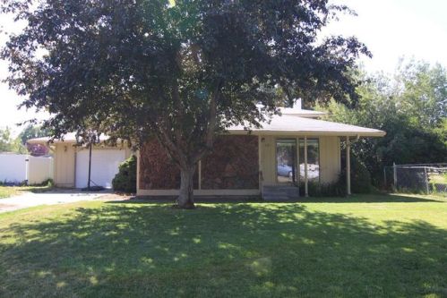 112 Fremont Ave, Sugar City, ID 83448-4702