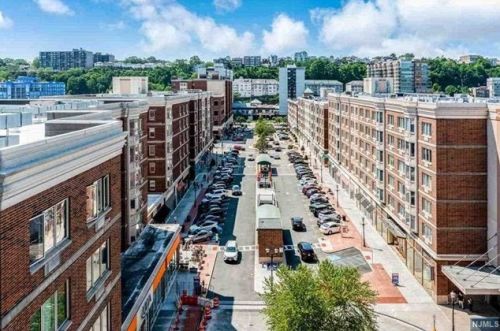 3209 City Pl, Edgewater NJ  07020-3149 exterior