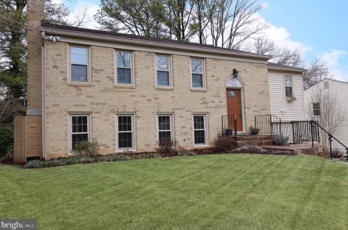 7110 Hundsford Ln, Springfield, VA 22153-1263