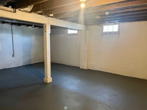 802 Locust St, New Castle PA  16101-2130 exterior