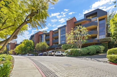 4728 Park Encino Ln, Van Nuys, CA 91436-3270