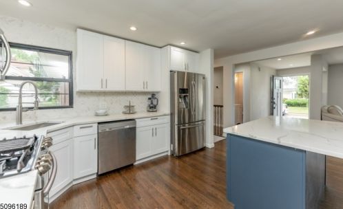 712 Golf Ter, Roselle NJ  07203-2431 exterior