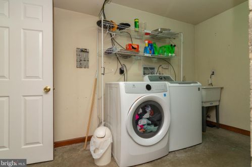 237 Forrestal Dr, Bear DE  19701-1642 exterior