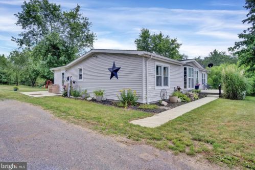 20 Memorial Ln, North Newton, PA 17241-8606