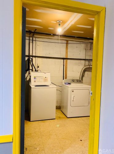 3 Highview Dr, Woodbridge NJ  07095-3905 exterior