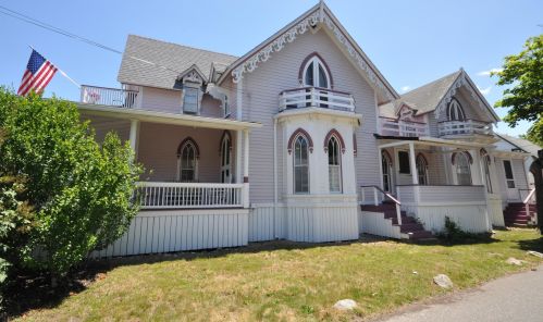 28 Narragansett Ave, Marthas Vineyard MA 02539-4428 exterior