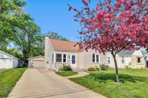 1449 Garland St, Green Bay, WI 54301-2527