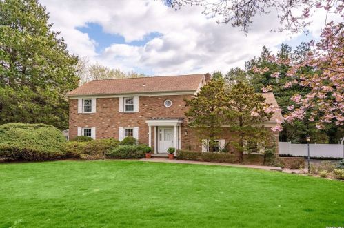 112 Burrs Ln, Huntington Station, NY 11746-6030