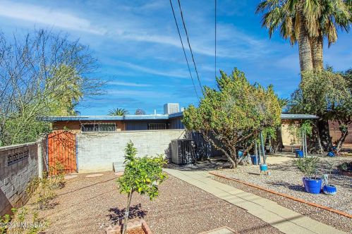 2261 Rainbow Vis Dr, Tucson AZ 85712-2914 exterior