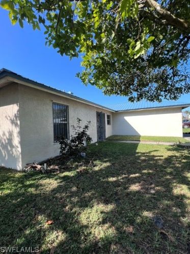 1626 Baines Ter, Pahokee, FL 33476-1208