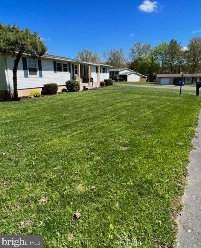 230 Eisenhower Dr, Molino PA  17961-1611 exterior