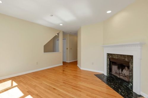 1 Cygnet Rd, Congers, NY 10920-1787