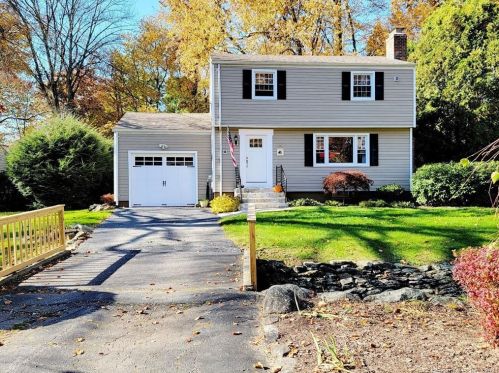 102 Bassick Rd, Bridgeport, CT 06611-2910