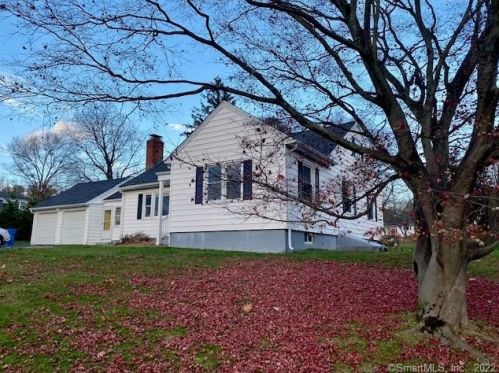 32 Lynwood Dr, Bridgeport, CT 06611-1906