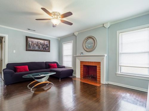 4427 Pershing Ave, Fort Worth, TX 76107-4245