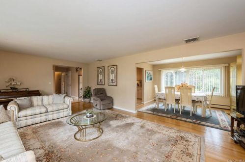 186 Nanny Hagen Rd, Thornwood NY  10594-2106 exterior