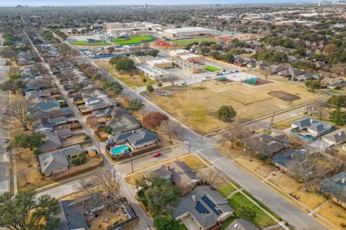 1133 Melrose Dr, Richardson TX  75080-3936 exterior