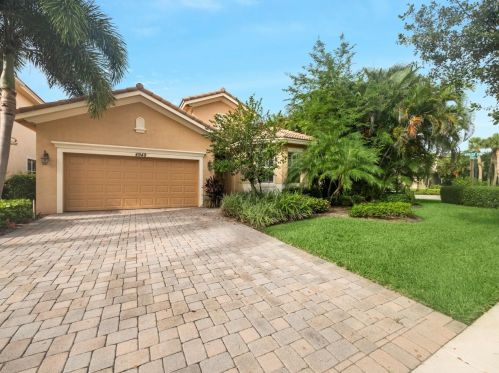 4949 Pacifico Ct, West Palm Beach, FL 33418-8995
