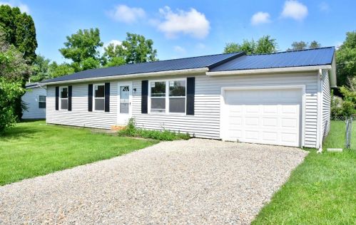 150 4th St, Frazeysburg, OH 43822-9753