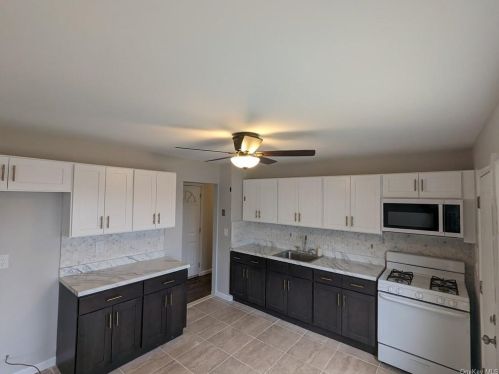 34 Wall St, Garnerville, NY 10923-1509