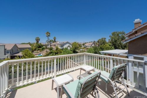 27543 Courtview Dr, Santa Clarita CA  91354-1601 exterior