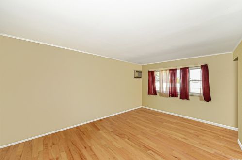 186 Pkwy Blvd, Wheatley Heights NY  11798-4306 exterior