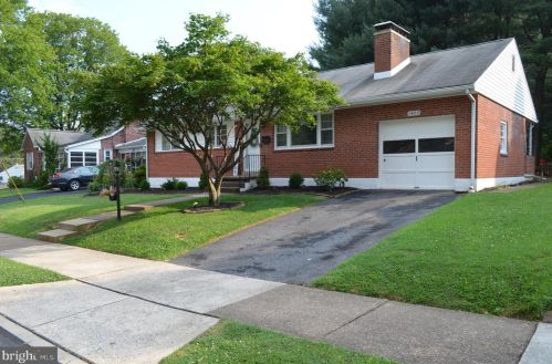 1402 Oak Ln, Rudytown, PA 17070-1336