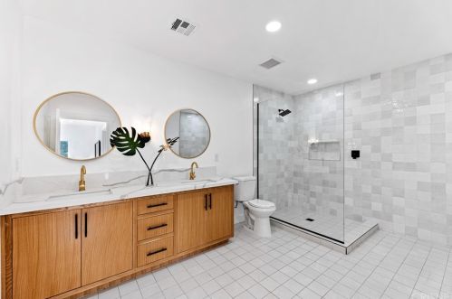 12432 La Maida St, North Hollywood CA  91607-3507 exterior