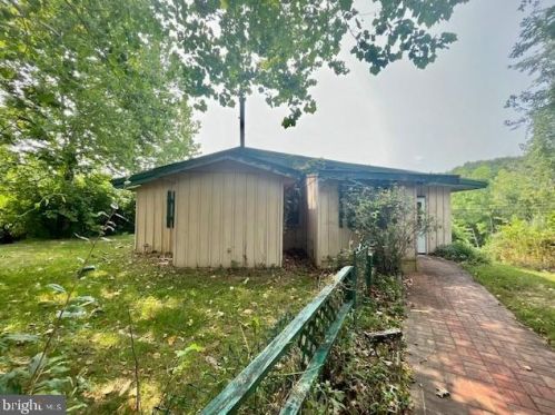 319 Lake Dr, Richmond National Battlefiel VA  22835-2752 exterior