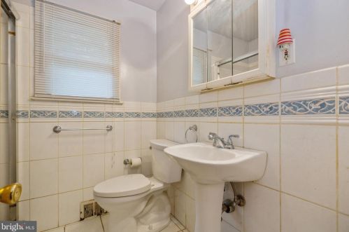 16 Morgan Ave, Riverton NJ  08077-1129 exterior