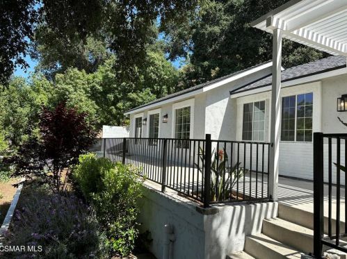 28366 Agoura Rd, Calabasas CA  91301-2406 exterior