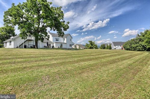 102 Allegheny Ln, Carlisle PA  17013-9103 exterior
