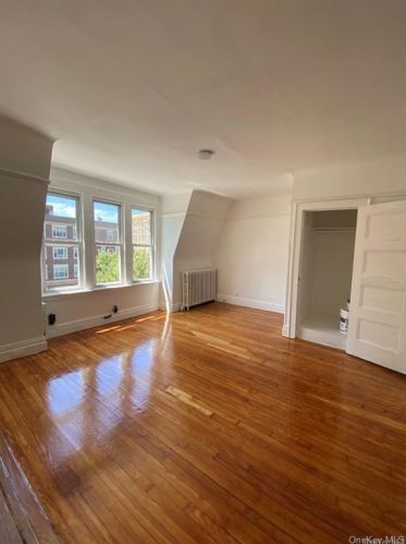 207 Prospect Ave, Mount Vernon NY  10550-2347 exterior