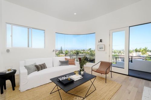 513 Dianthus St, Manhattan Beach CA  90266-6720 exterior