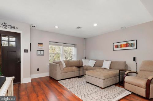 19558 Loudoun Orchard Rd, Leesburg VA  20175-6806 exterior