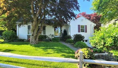 12 Wallace St, Stamford, CT 06902-7439