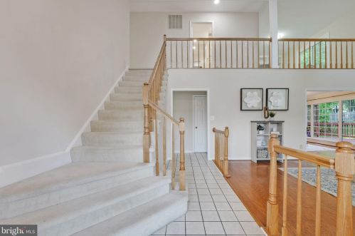 1304 Summerfield Dr, Herndon, VA 20170-3906