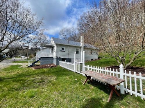 1119 Wills Ave, New Kensington PA  15068-3830 exterior