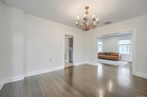 2 Riverside Dr, Airmont NY  10901-5703 exterior