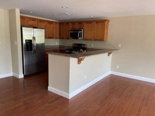 70 Great Rd, Bedford, MA 01730-2721