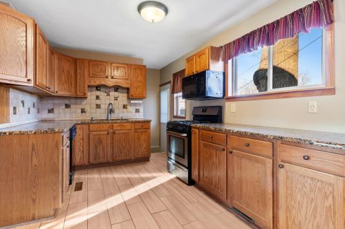 4336 Pennsylvania Ave, Milwaukee, WI 53235-6323