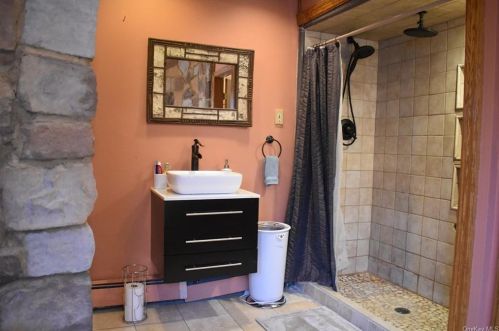 289 Pine Grove Rd, Middletown NY  10940-7587 exterior