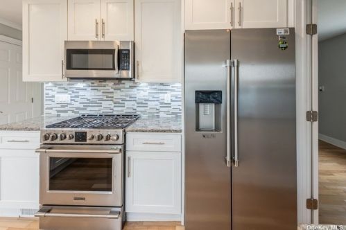 232 44 St, North Lindenhurst NY 11757-2307 exterior