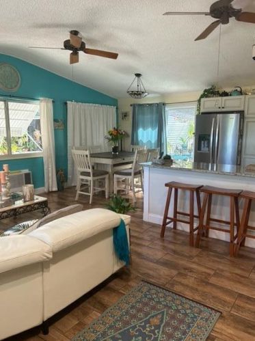 401 3rd St, Key Largo, FL 33037-4828