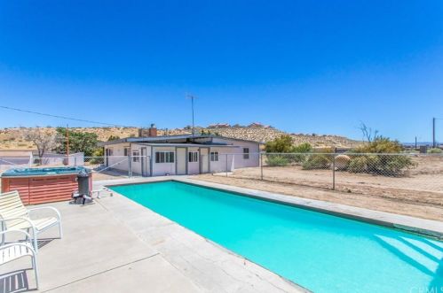 17481 Coad Rd, Victorville, CA 92395-4772