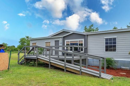 28742 Discovery Rd, Tavares, FL 32778-9323