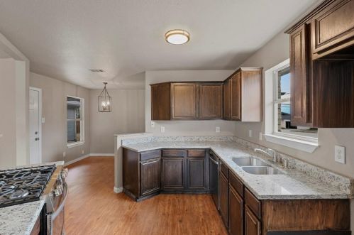 2004 Cedar Crest Blvd, Dallas TX 75203-4316 exterior