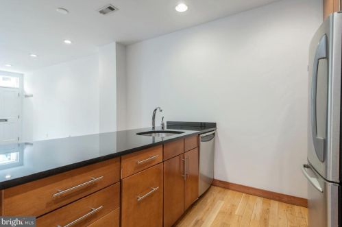 810 6th St, Philadelphia PA  19147-3002 exterior