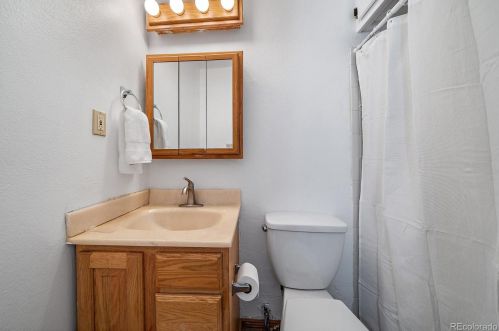 5523 Scranton St, Denver CO 80239-3637 exterior