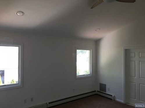 26 Lee St, Elmwood Park NJ  07407-1519 exterior